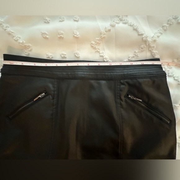 NWT White House Black Market Coated Zipper Pencil Skirt Size 6 - Picture 8 of 11